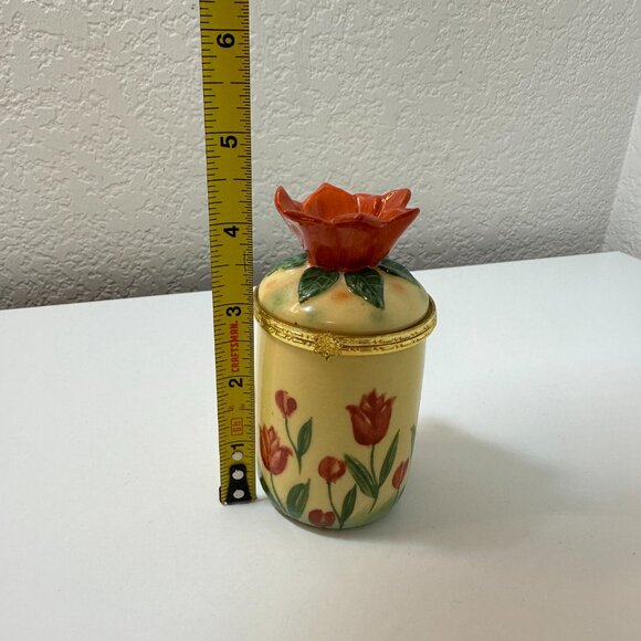 VTG Bombay Co Porcelain Victorian Floral Tulip Trinket Box Hinged Lid w/ Candle - Picture 8 of 9